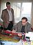 Hader schreibt Autogramme f�r Nesib