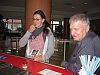 Martina durfte mit KV-Techniker Dir. Günther Gsenger die erste Weißwurst kosten
