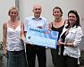 Das Benefizkonzert erspielte 2.950 Euro. Obmann Johannes Authried überreichte den Scheck dem Frauenhaus Team. S. Zehetner (links), A. Schweiger u. B. Tauchner Hafenscher freuten sich.
