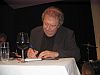 Helmut A. Gansterer beim signieren seiner Bestseller