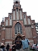 Ken Emerson und Kirby Keogh vor der Spielsttte - Evang. Kirche Neunkirchen