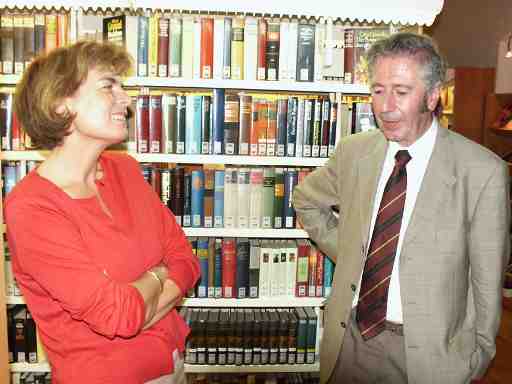 Buchhändlerin Lindau im Gespräch mit Alfred Komarek.